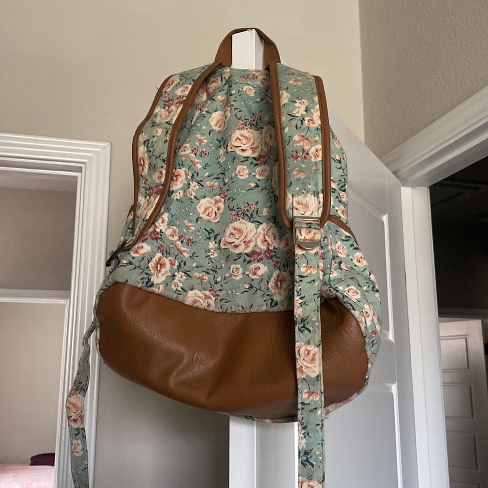 Backpack - Picture 6 of 6